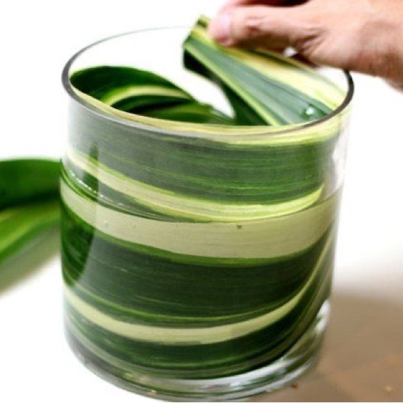 Glass Circular Vase - Picture 2 of 2